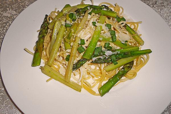 Spaghetti with Green Asparagus and Cream Cheese Sauce