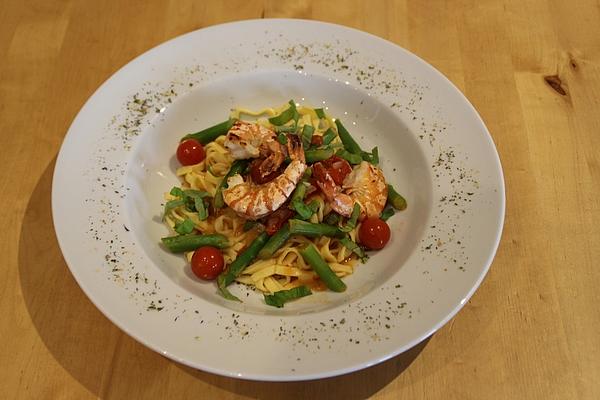 Spaghetti with Green Asparagus and Prawns