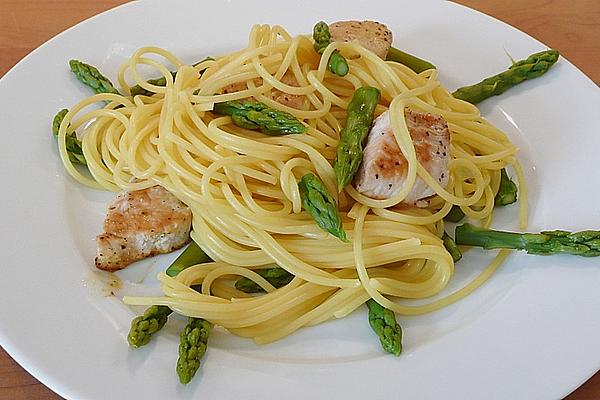 Spaghetti with Green Asparagus and Turkey Breast Fillet