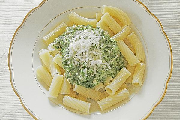 Spaghetti with Green Bolognese