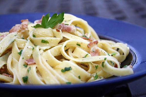 Spaghetti with Hard-boiled Eggs, Boiled Ham and Processed Cheese