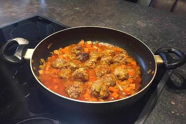 Spaghetti with Meatballs, Carrots and Celery