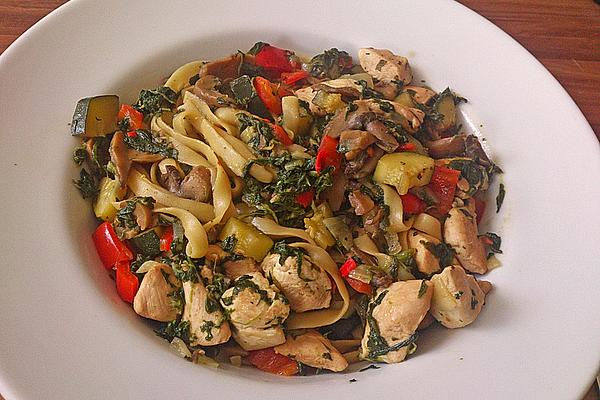 Spaghetti with Soy Sauce, Zucchini, Bell Pepper, Spinach and Mushrooms