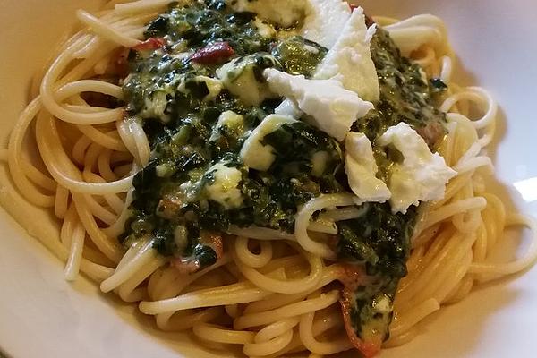 Spaghetti with Spinach and Cherry Tomatoes in Cream Sauce