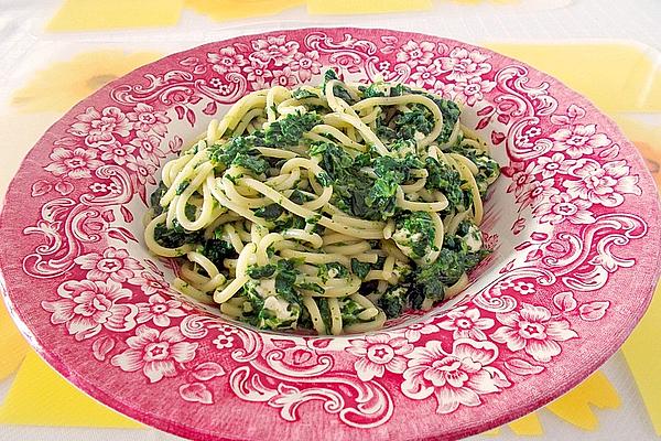 Spaghetti with Spinach and Sheep Cheese
