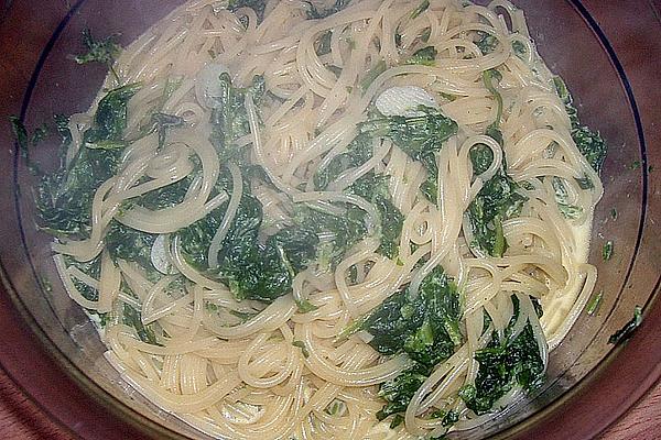 Spaghetti with Spinach Cream Sauce