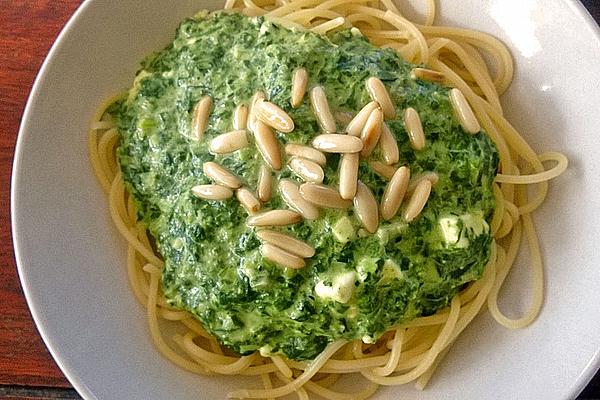 Spaghetti with Spinach Sauce and Pine Nuts