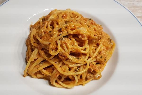 Spaghetti with Tomato – Tuna – Cream – Sauce