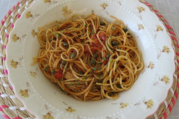 Spaghetti with Tomatoes, Mint and Capers
