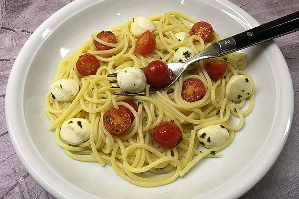 Spaghetti with Tomatoes – Mozzarella