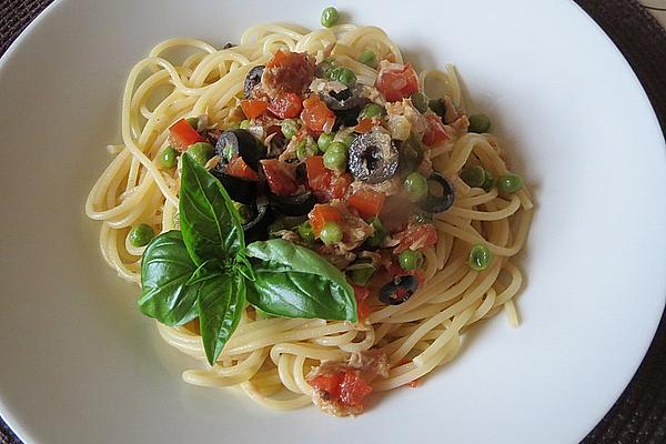 Spaghetti with Tuna, Olives and Peas