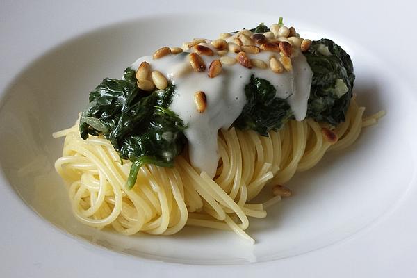 Spaghetti with Vegan Spinach Sour Cream