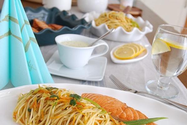 Spaghetti with Vegetables and Fried Salmon