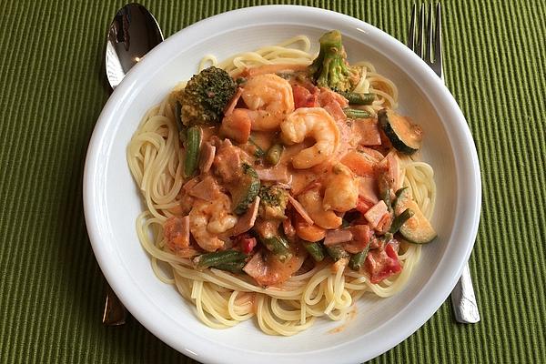 Spaghetti with Vegetables and Prawns