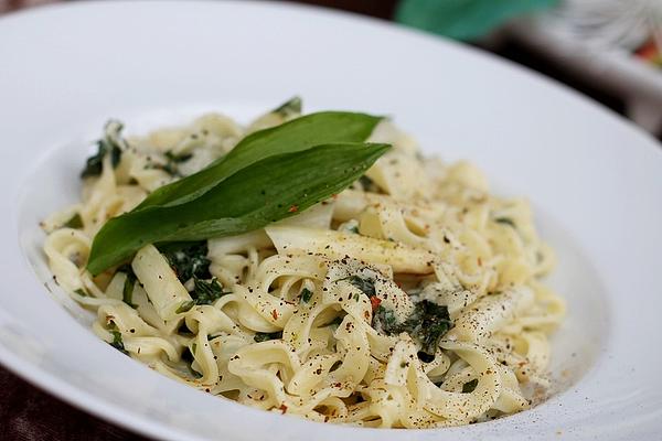 Spaghetti with Wild Garlic and White Asparagus