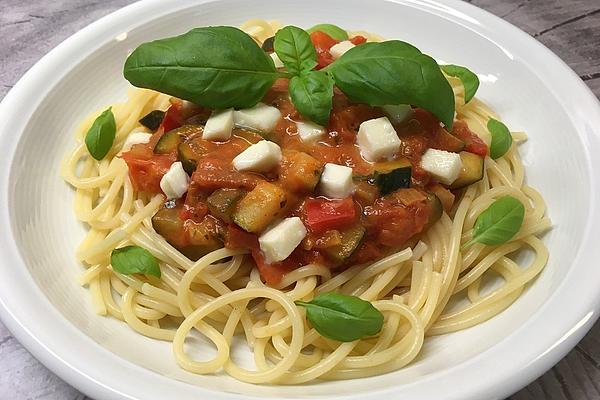 Spaghetti with Zucchini-paprika-tomato Sauce