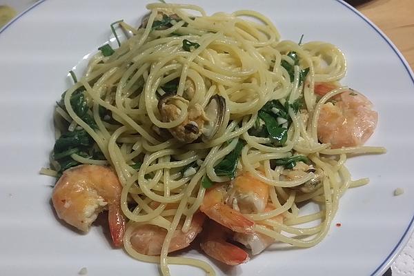 Spaghettini with Prawns and Arugula