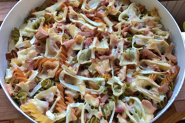 Spicy Pasta Casserole with Ham and Cheese