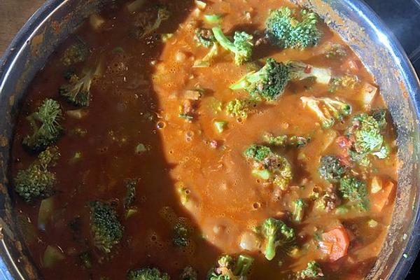 Spicy Stew with Mince, Broccoli, Carrots and Bacon