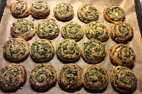 Spinach and Ricotta Puff Pastry Snails