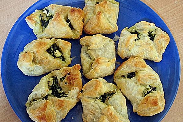 Spinach Pockets Made from Puff Pastry