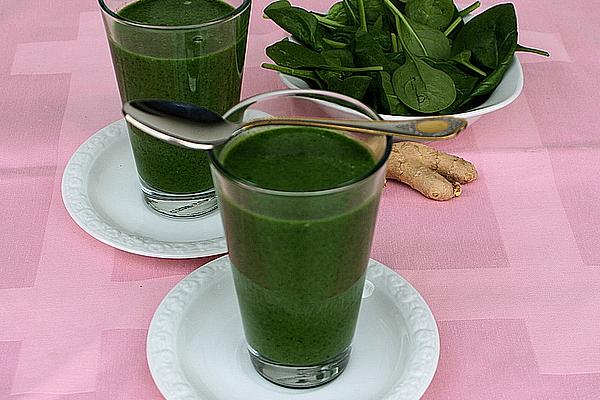 Spinach Smoothie with Oranges, Bananas and Almonds