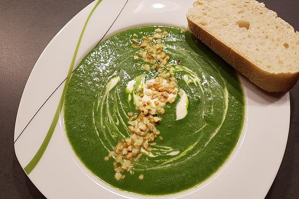 Spinach Soup with Gorgonzola and Flaked Almonds
