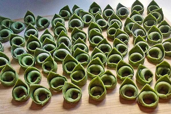 Spinach Tortellini with Spinach and Cheese Filling