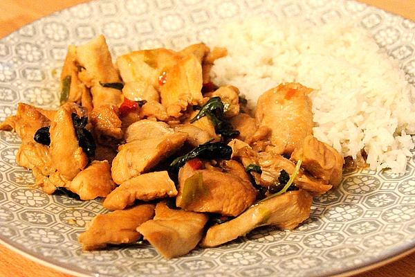 Stir-fried Chicken with Chili Peppers and Basil