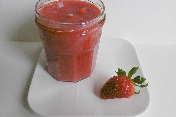 Strawberry and Almond Puree with Sparkling Wine