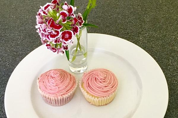 Strawberry Cupcakes with Creamy Jam Frosting