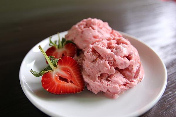 Strawberry Ice Cream in 3 Minutes