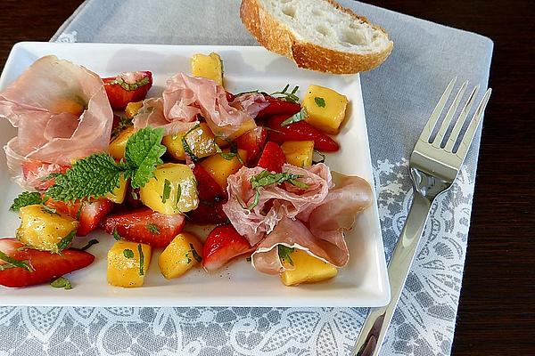 Strawberry – Mango – Salad with Ham