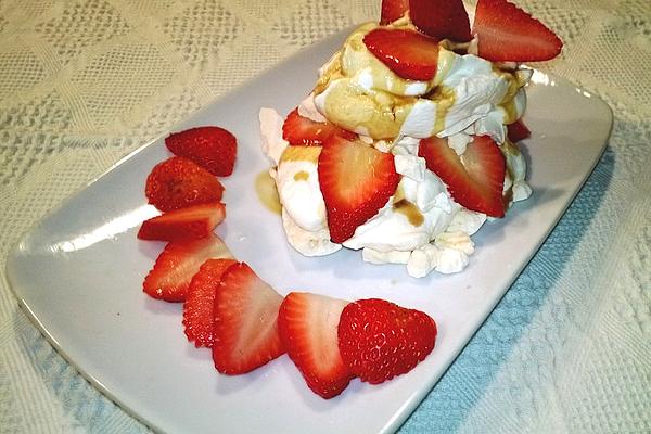 Strawberry – Meringue – Khalua – Dessert