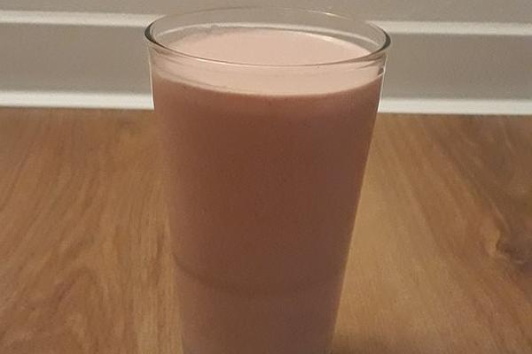 Strawberry Smoothie with Almonds