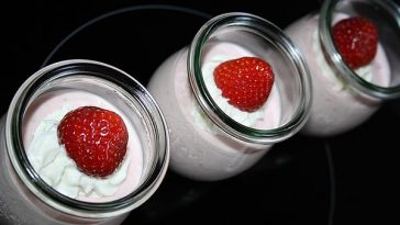 Yoghurt Dessert with Raspberries and Peaches
