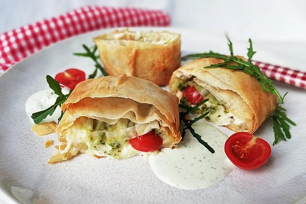 Strudel with Cherry Tomatoes, Cheese and Rocket Pesto