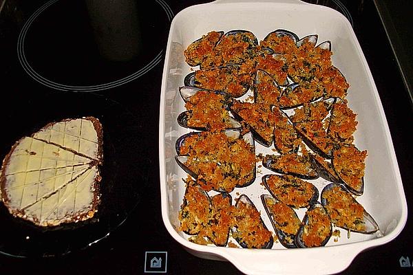 Stuffed and Baked Mussels