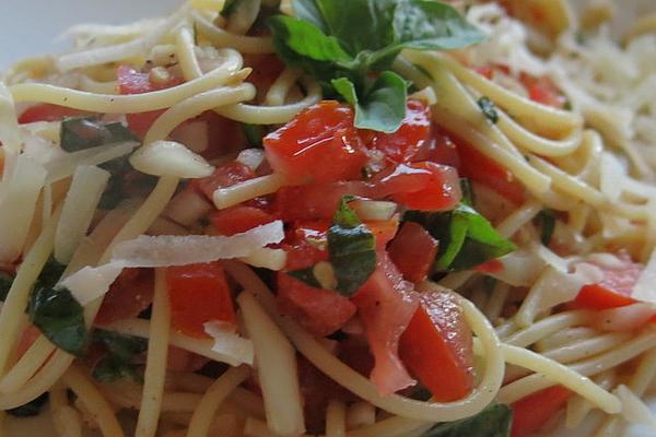 Summer – Spaghetti with Cold Tomato Sauce