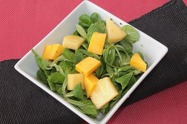 Sweet and Spicy Lamb`s Lettuce with Mango and Pineapple