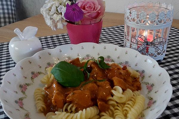 Tagliatelle Con Pollo E Tomato