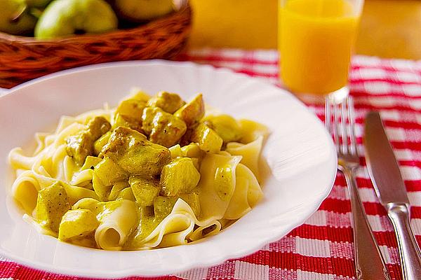 Tagliatelle with Chicken, Pear and Curry Sauce
