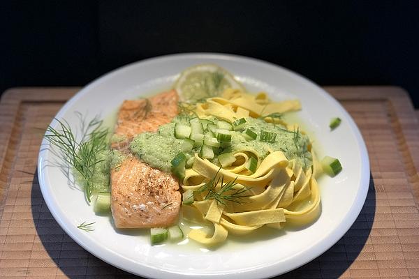 Tagliatelle with Cucumber Sauce and Salmon