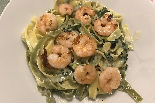 Tagliatelle with Fried Prawns and Spinach Leaves