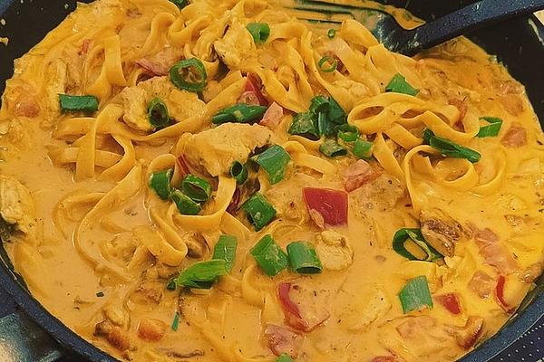 Tagliatelle with Indian Coconut Curry Sauce and Chicken