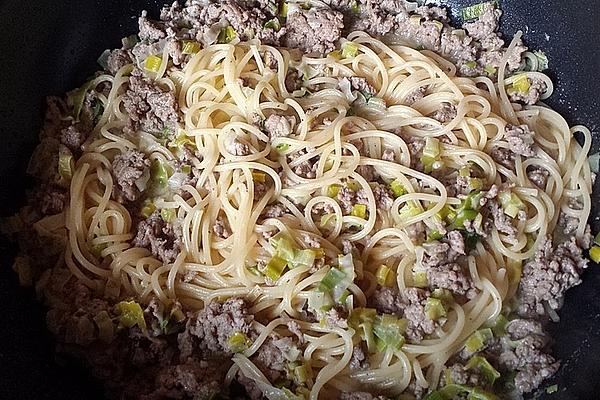 Tagliatelle with Minced Cheese and Leek Sauce