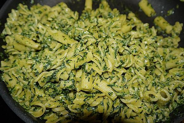 Tagliatelle with Spinach Leaves and Hollandaise Sauce
