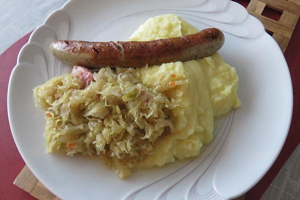 Thuringian Bratwurst with Mashed Potatoes and Sauerkraut