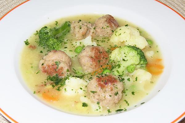 Tied Vegetable Soup with Meatballs