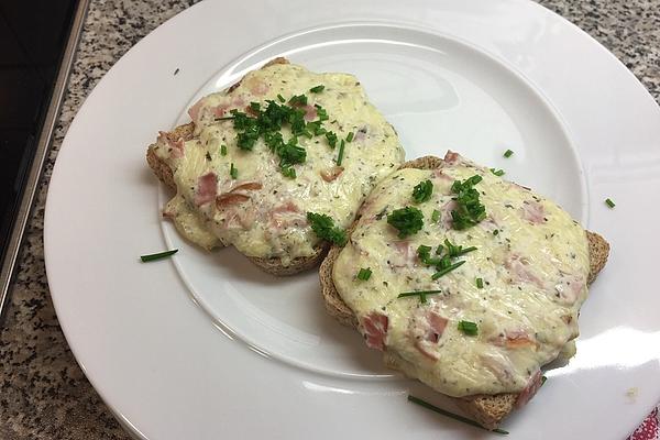 Toast Baked with Ham and Cheese Cream